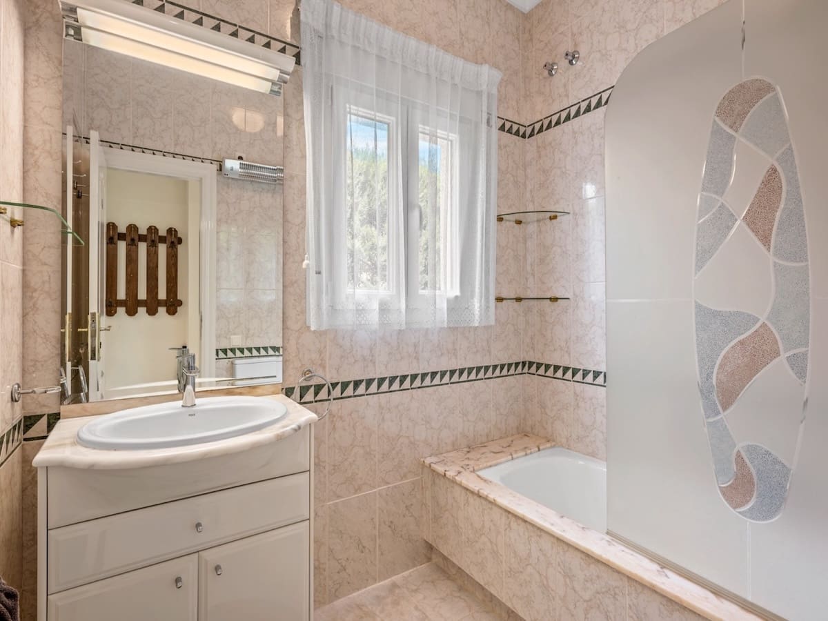 4 slaapkamer Villa te koop in Dona Pepa met zwembad - € 750.000 (Ref: 9656510)