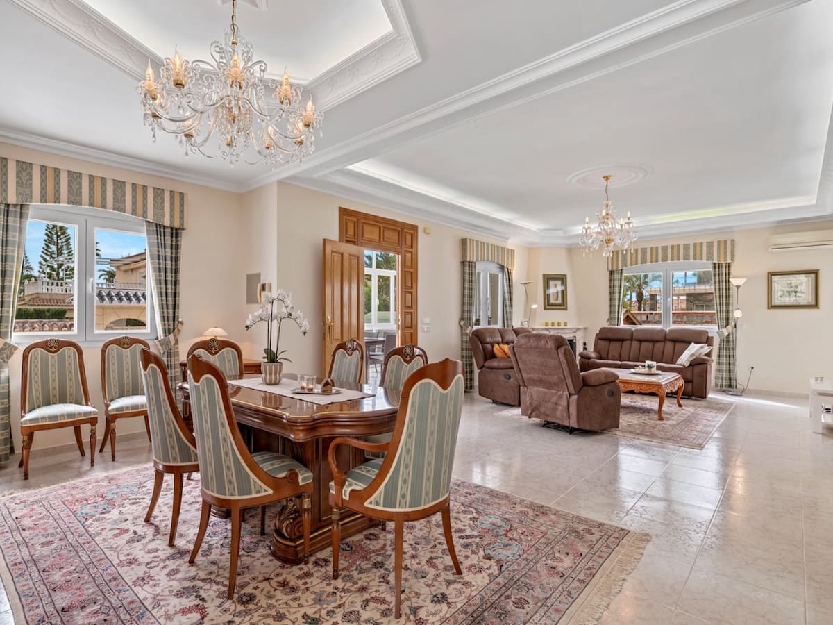 4 slaapkamer Villa te koop in Dona Pepa met zwembad - € 750.000 (Ref: 9656510)