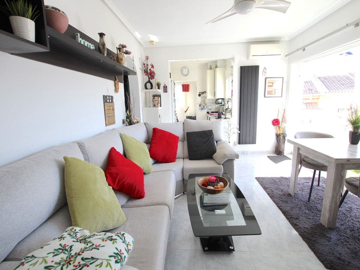 3 slaapkamer Villa te koop in Ciudad Quesada met zwembad - € 399.000 (Ref: 9685251)