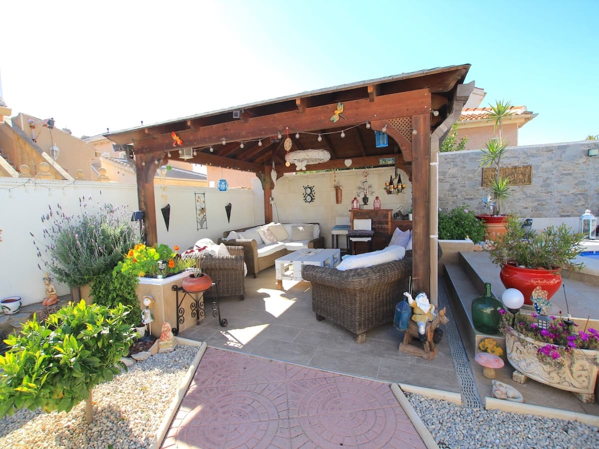 3 slaapkamer Villa te koop in Ciudad Quesada met zwembad - € 399.000 (Ref: 9685251)