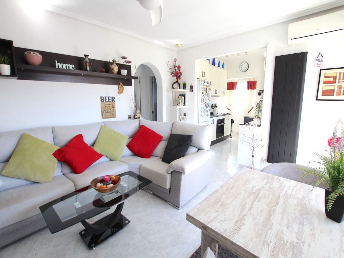 3 slaapkamer Villa te koop in Ciudad Quesada met zwembad - € 399.000 (Ref: 9685251)