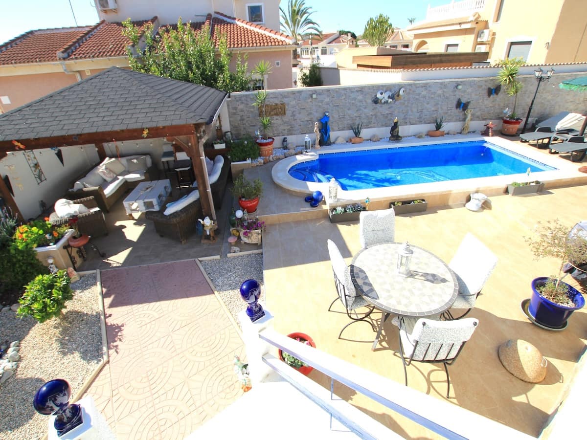 3 slaapkamer Villa te koop in Ciudad Quesada met zwembad - € 399.000 (Ref: 9685251)