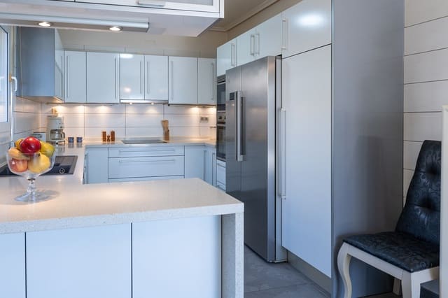 Chalet de 3 habitaciones en Playa Flamenca, Orihuela en venta con piscina - 585.000 € (Ref: 9694276)