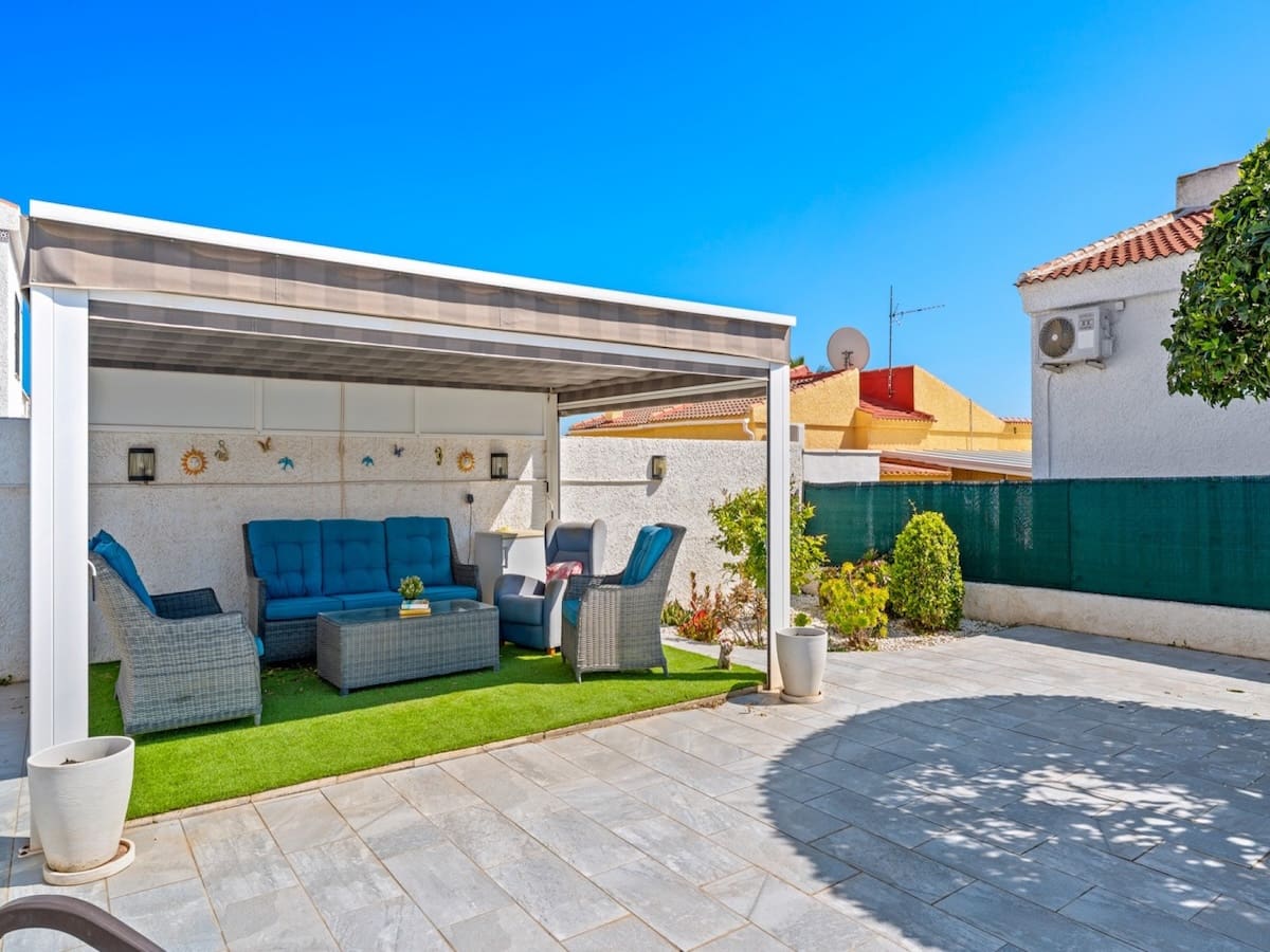 2 soveværelse Villa til salg i Ciudad Quesada med swimmingpool - € 365.000 (Ref: 9715188)