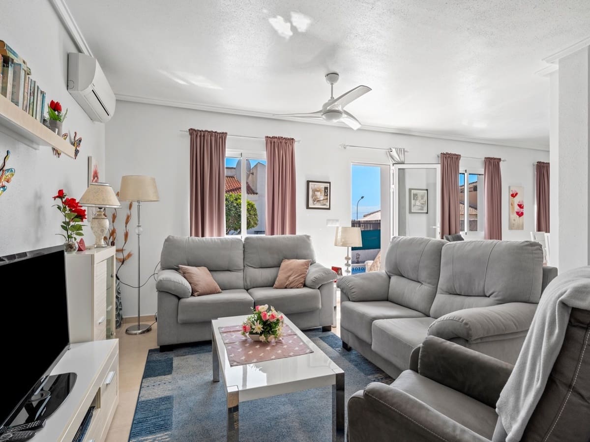 2 soveværelse Villa til salg i Ciudad Quesada med swimmingpool - € 365.000 (Ref: 9715188)