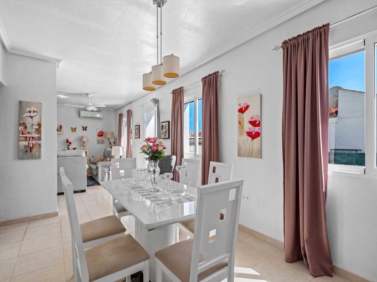 2 soveværelse Villa til salg i Ciudad Quesada med swimmingpool - € 365.000 (Ref: 9715188)