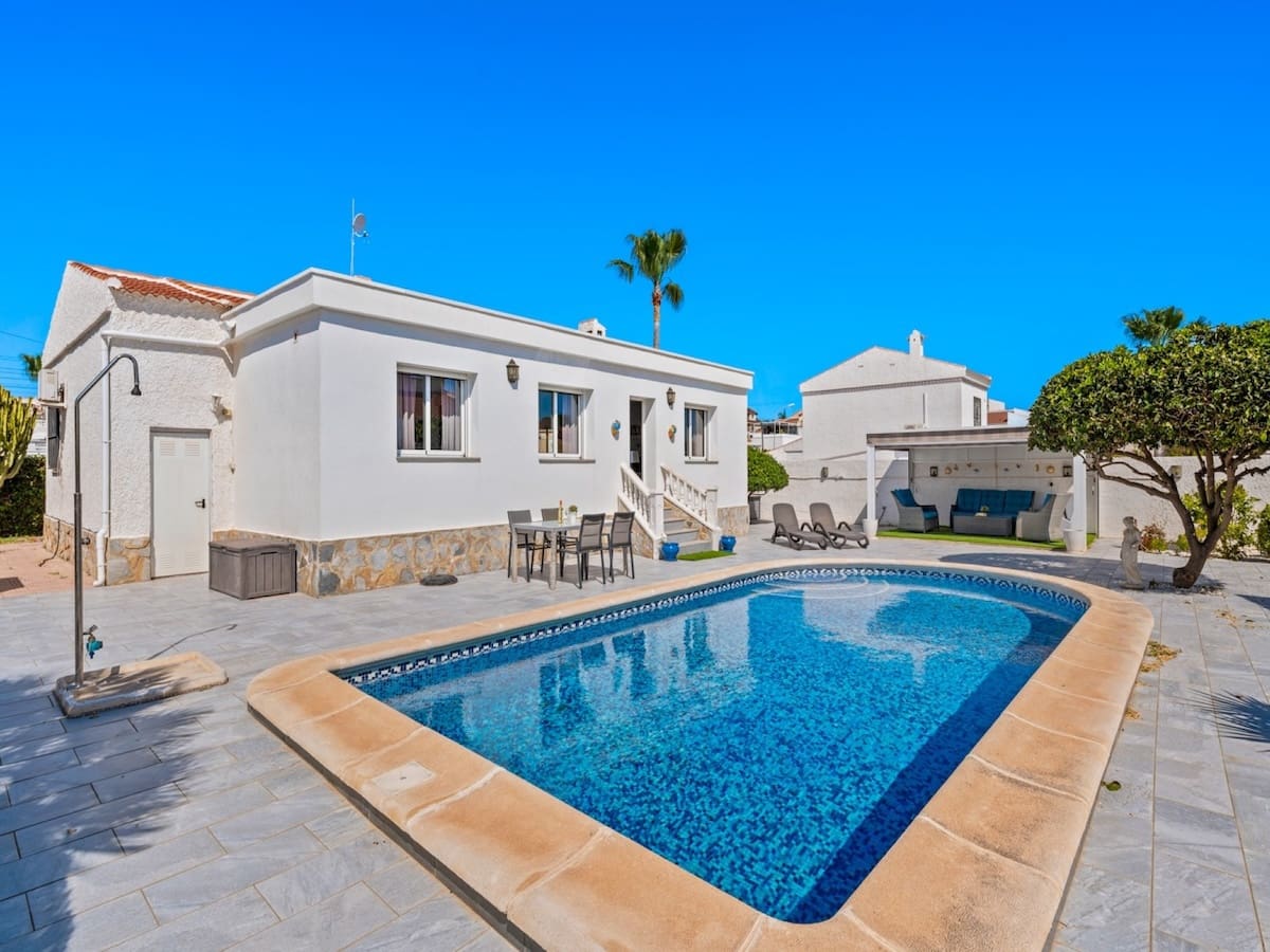 2 soveværelse Villa til salg i Ciudad Quesada med swimmingpool - € 365.000 (Ref: 9715188)