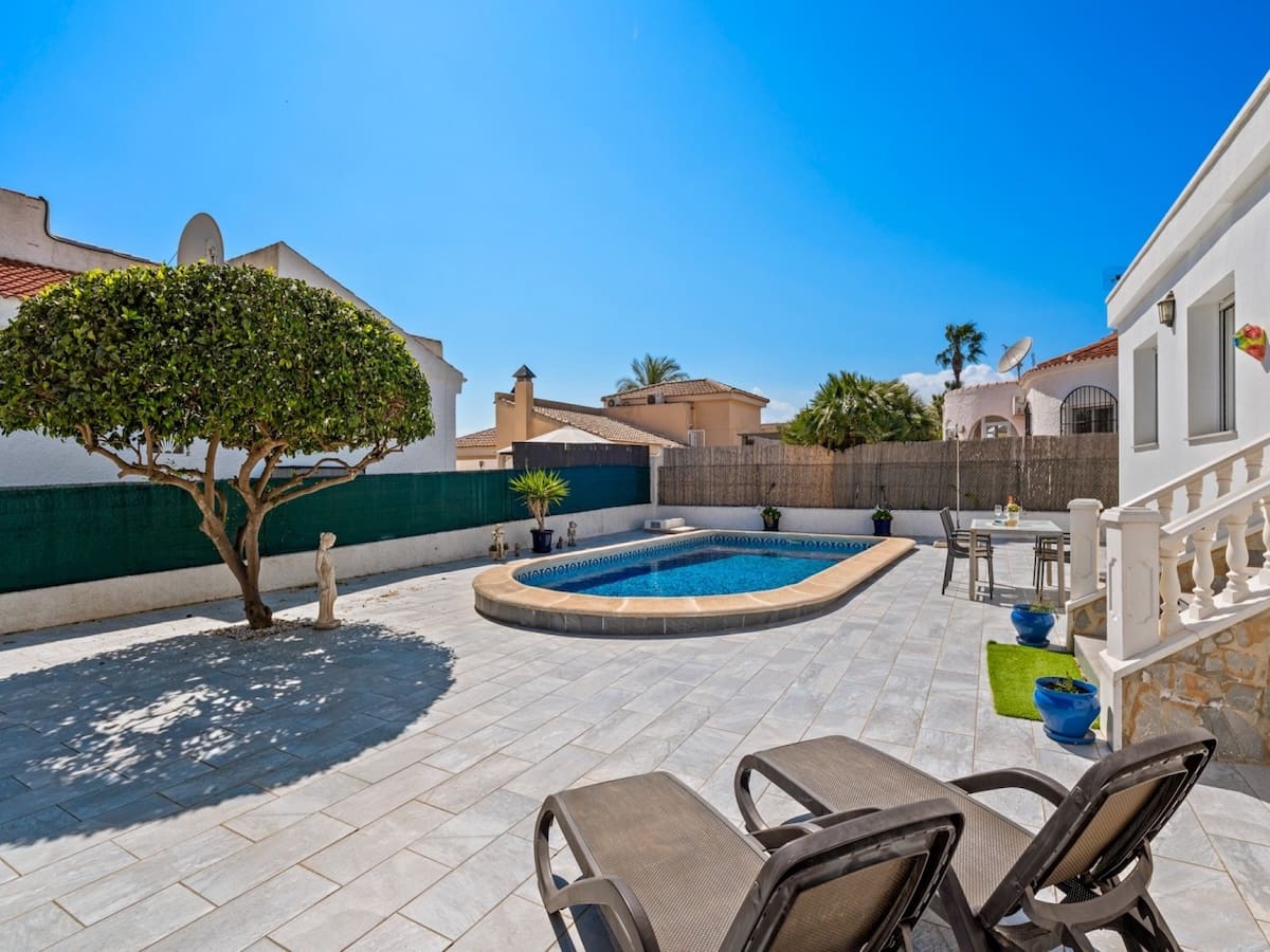 2 soveværelse Villa til salg i Ciudad Quesada med swimmingpool - € 365.000 (Ref: 9715188)