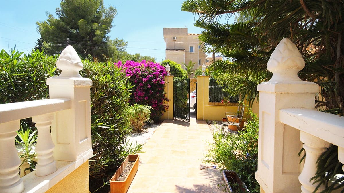 4 camera da letto Villa in vendita in Orihuela Costa con piscina - 345.000 € (Rif: 9720727)