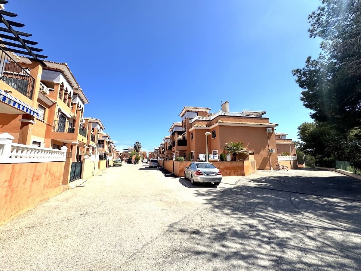 3 bedroom Apartment for sale in Playa Flamenca - € 169,500 (Ref: 9736185)
