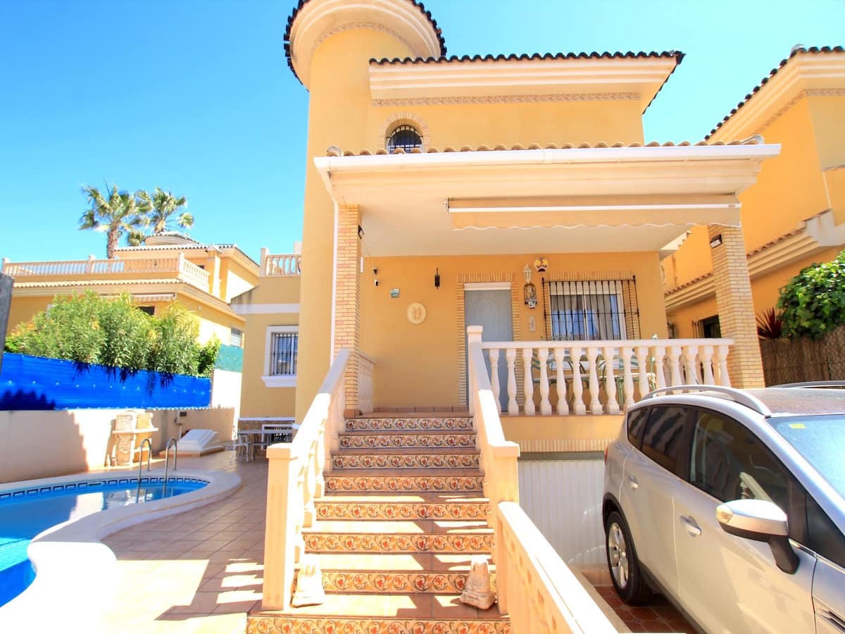 3 soveværelse Villa til salg i Lo Crispin med swimmingpool - € 315.000 (Ref: 9737138)