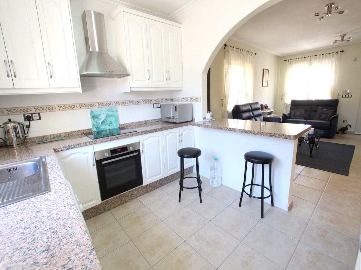 3 soveværelse Villa til salg i Lo Crispin med swimmingpool - € 315.000 (Ref: 9737138)