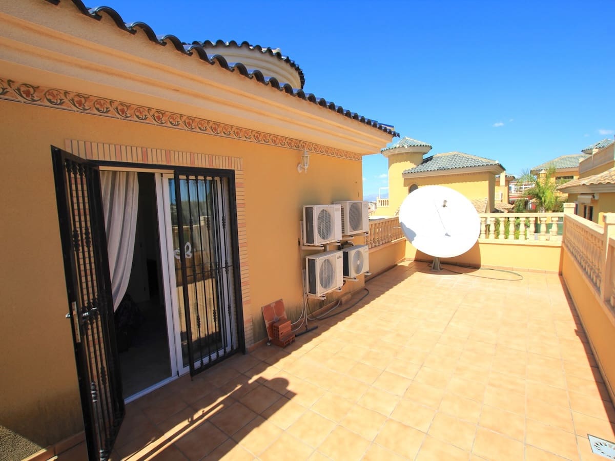 3 soveværelse Villa til salg i Lo Crispin med swimmingpool - € 315.000 (Ref: 9737138)