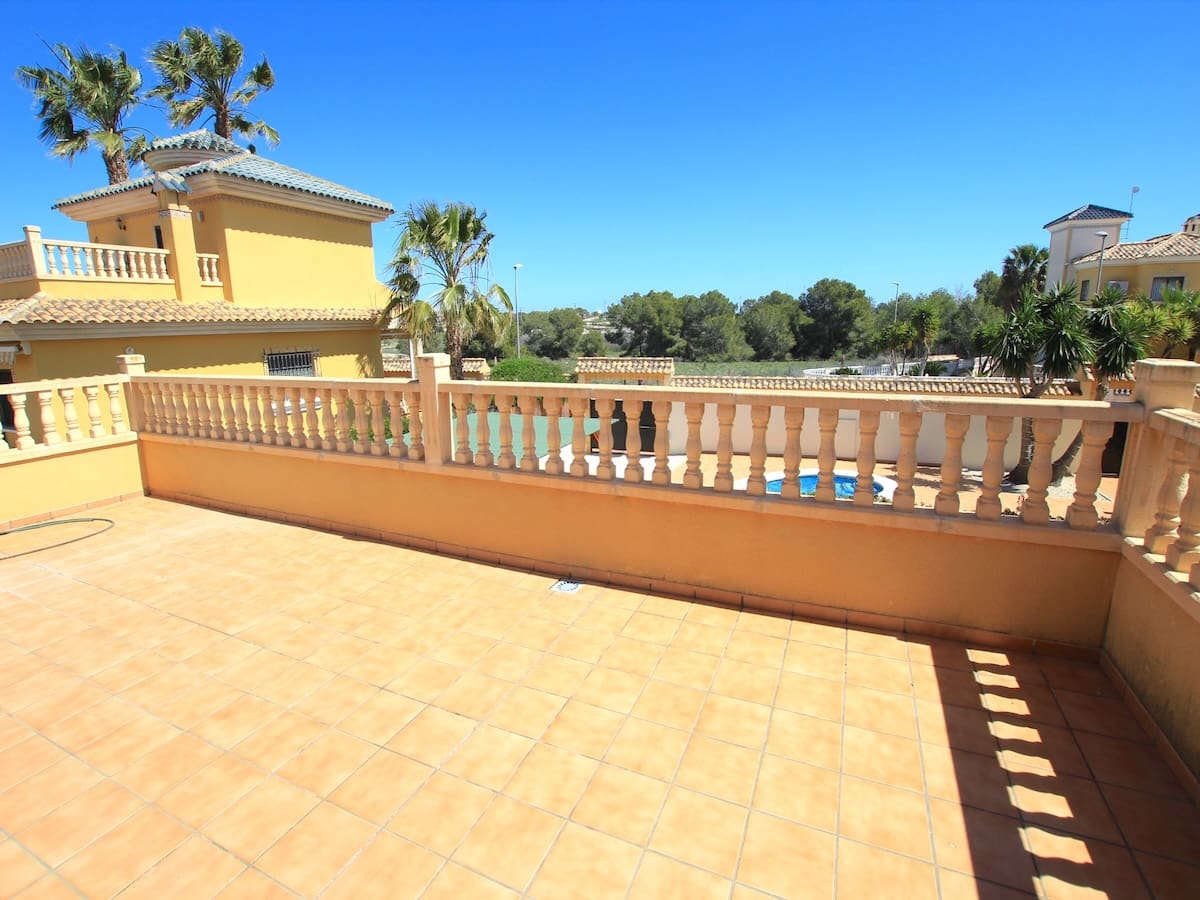 3 soveværelse Villa til salg i Lo Crispin med swimmingpool - € 315.000 (Ref: 9737138)