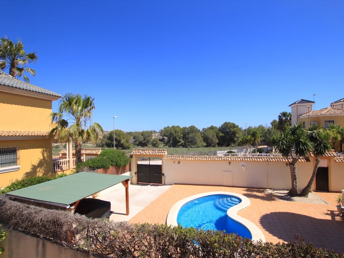 3 soveværelse Villa til salg i Lo Crispin med swimmingpool - € 315.000 (Ref: 9737138)