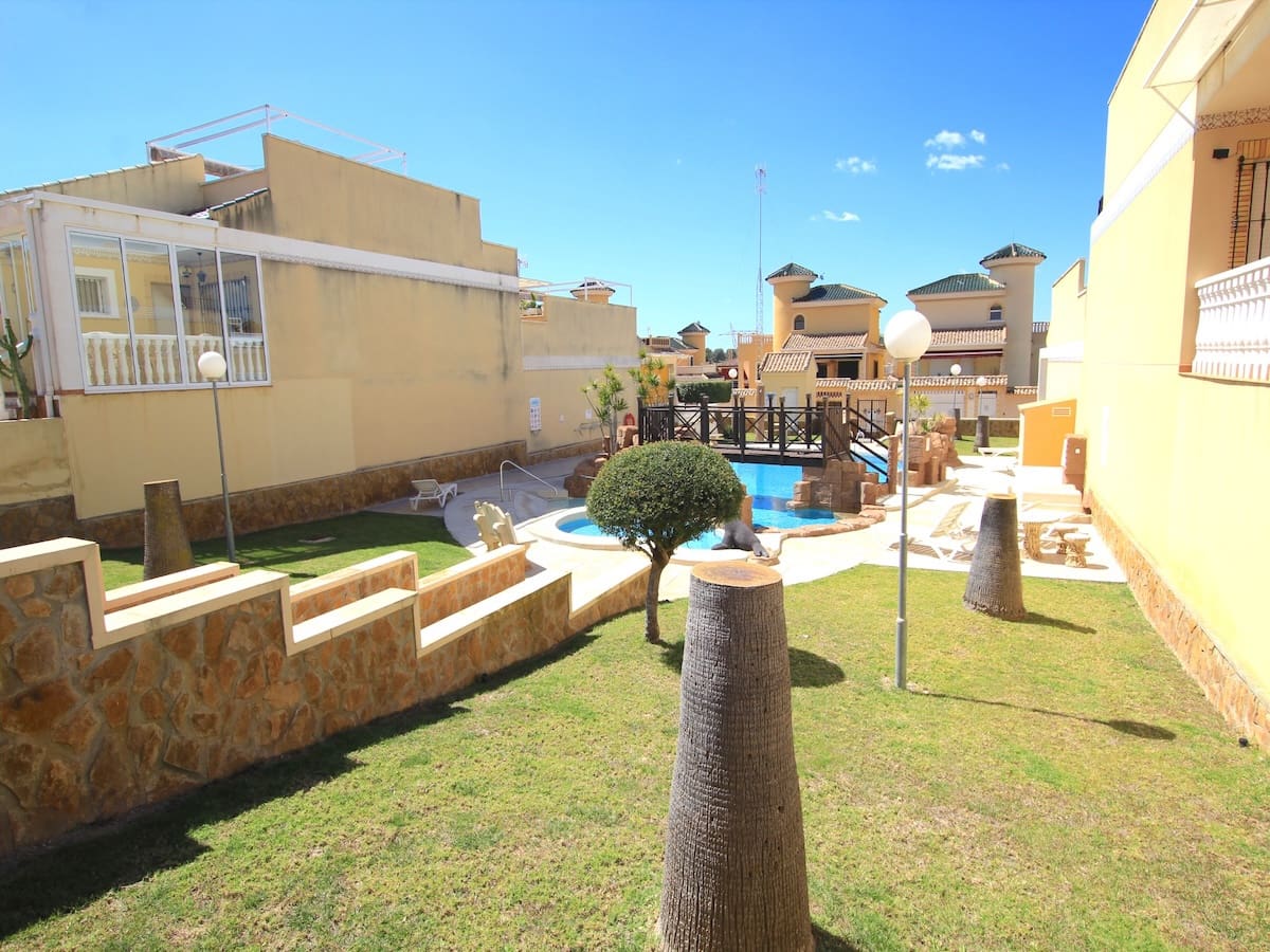 3 soveværelse Villa til salg i Lo Crispin med swimmingpool - € 315.000 (Ref: 9737138)