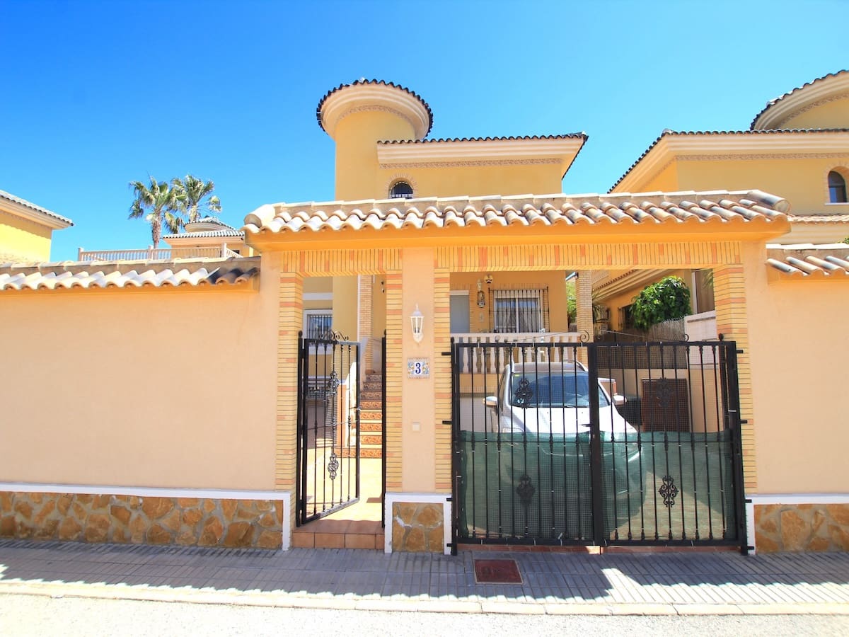 3 soveværelse Villa til salg i Lo Crispin med swimmingpool - € 315.000 (Ref: 9737138)