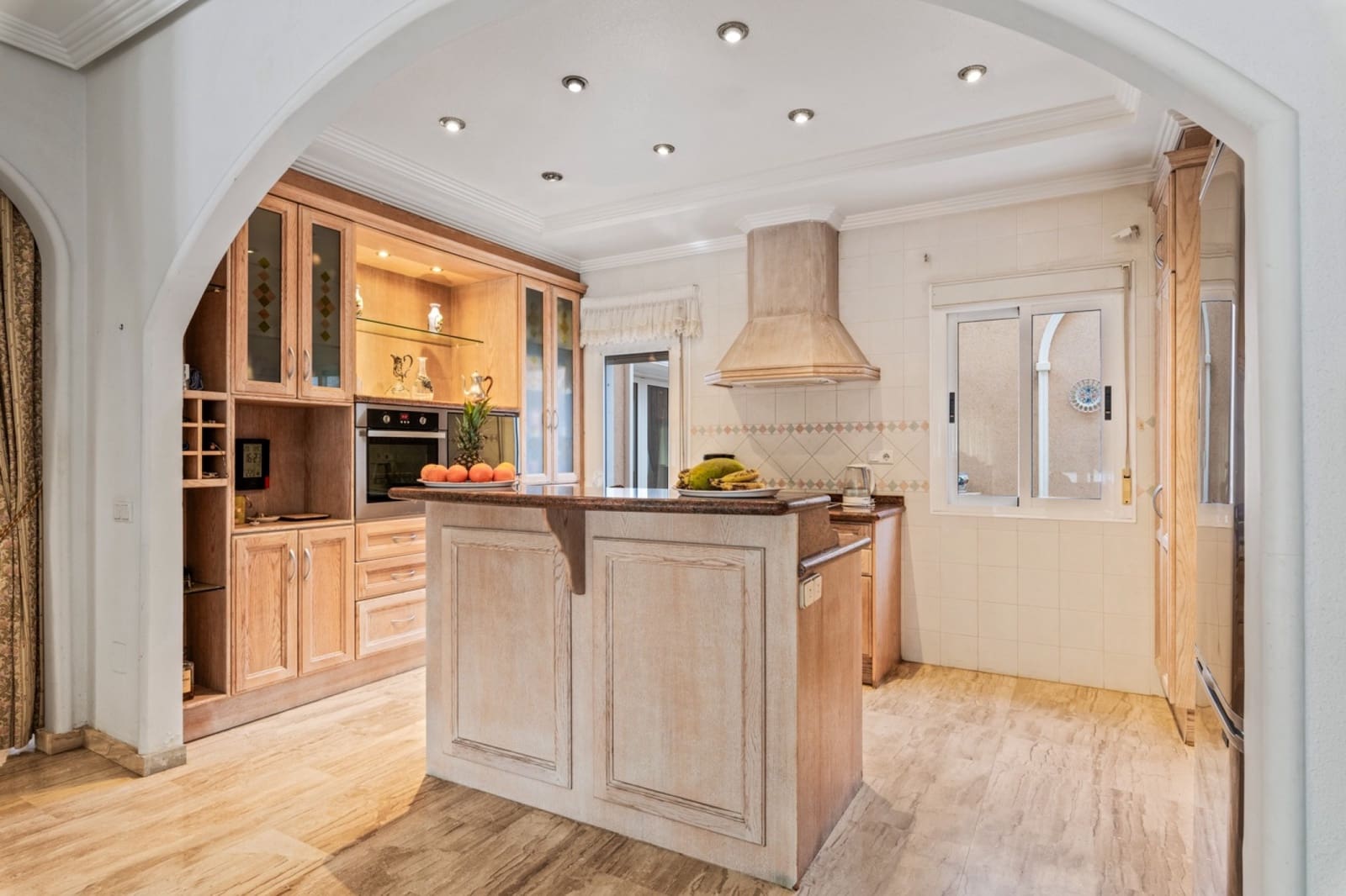 5 bedroom Villa for sale in Dona Pepa with pool - € 800,000 (Ref: 9737218)