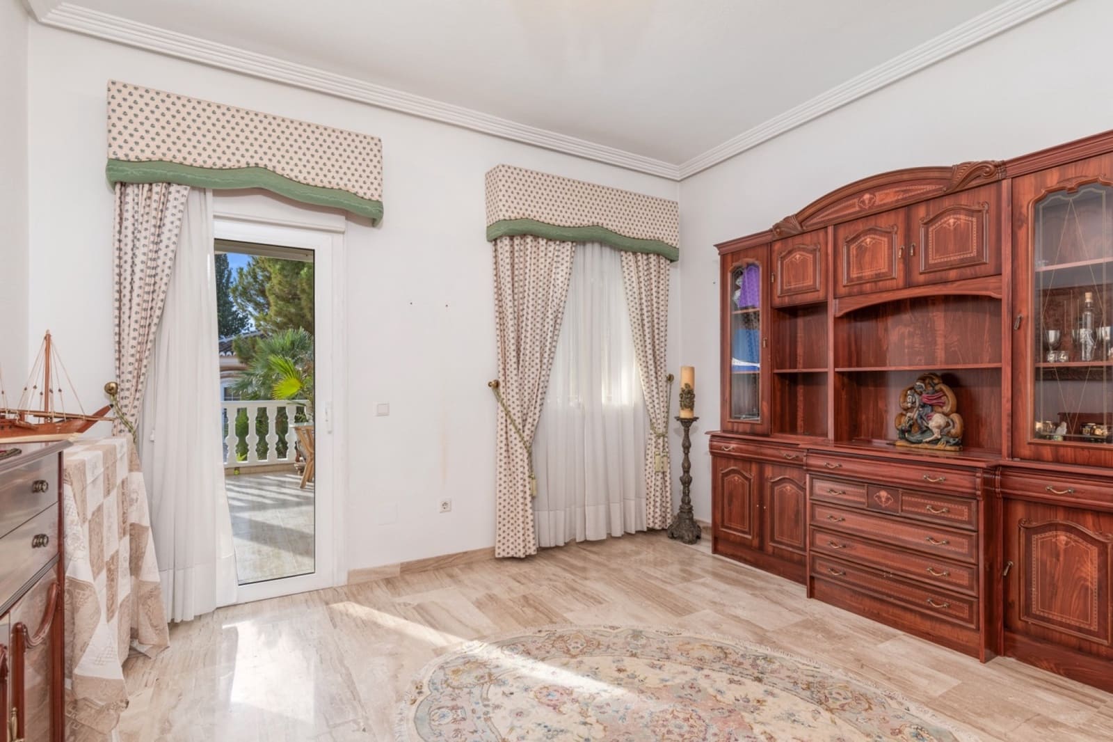 5 bedroom Villa for sale in Dona Pepa with pool - € 800,000 (Ref: 9737218)