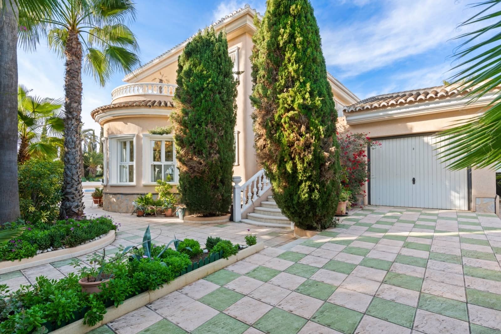 5 bedroom Villa for sale in Dona Pepa with pool - € 800,000 (Ref: 9737218)