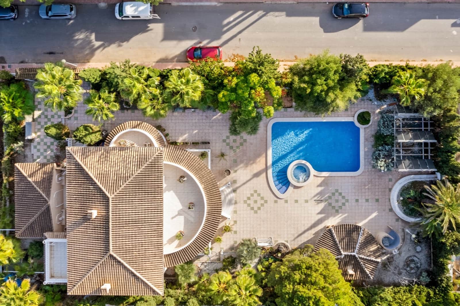 5 bedroom Villa for sale in Dona Pepa with pool - € 800,000 (Ref: 9737218)