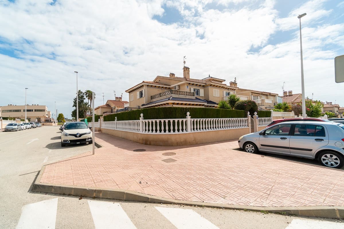 3 bedroom Apartment for sale in Playa Flamenca - € 279,000 (Ref: 9778896)