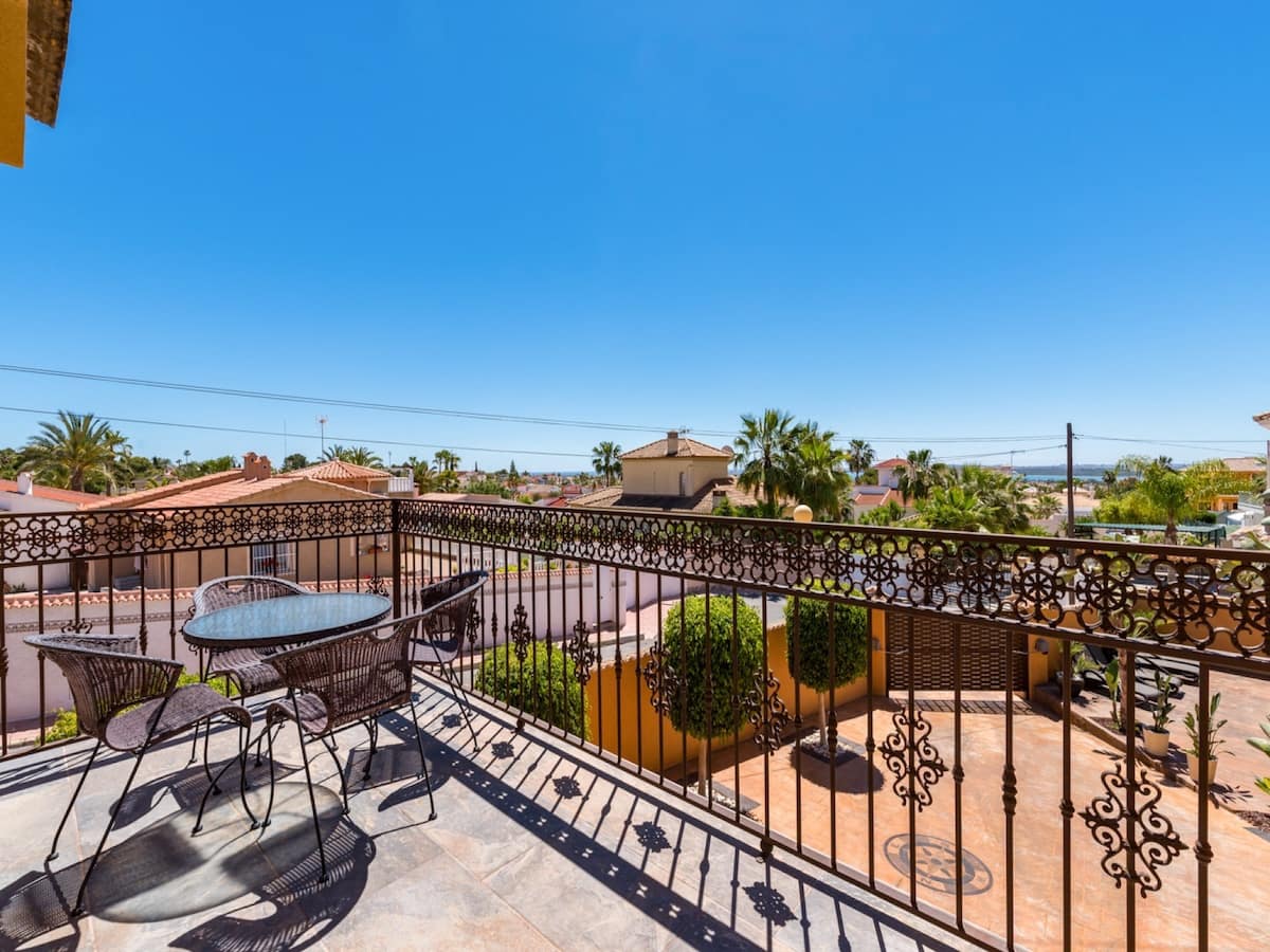 4 soveværelse Villa til salg i Ciudad Quesada med swimmingpool - € 895.000 (Ref: 9788714)