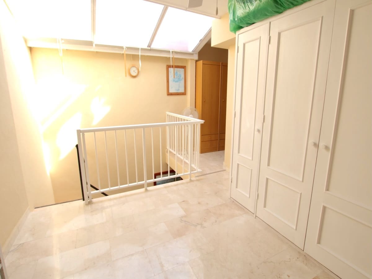 Chalet de 3 habitaciones en La Zenia en venta con piscina - 395.000 € (Ref: 9793498)