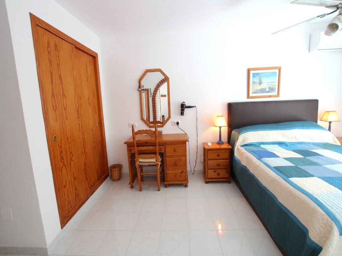 Chalet de 3 habitaciones en La Zenia en venta con piscina - 395.000 € (Ref: 9793498)