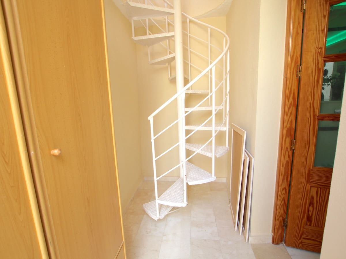 Chalet de 3 habitaciones en La Zenia en venta con piscina - 395.000 € (Ref: 9793498)