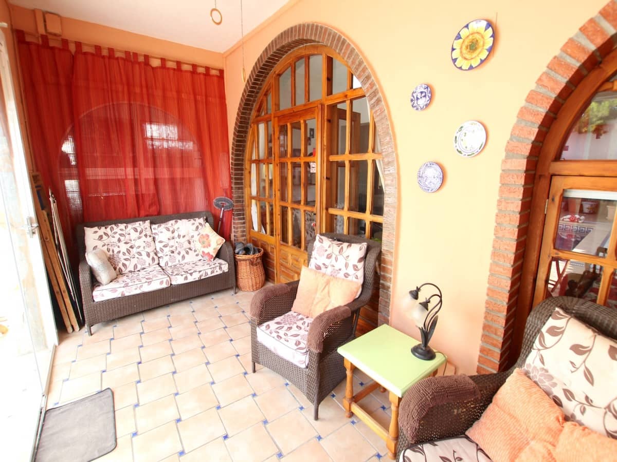 Chalet de 3 habitaciones en La Zenia en venta con piscina - 395.000 € (Ref: 9793498)