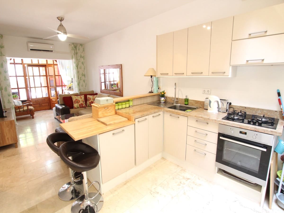 Chalet de 3 habitaciones en La Zenia en venta con piscina - 395.000 € (Ref: 9793498)