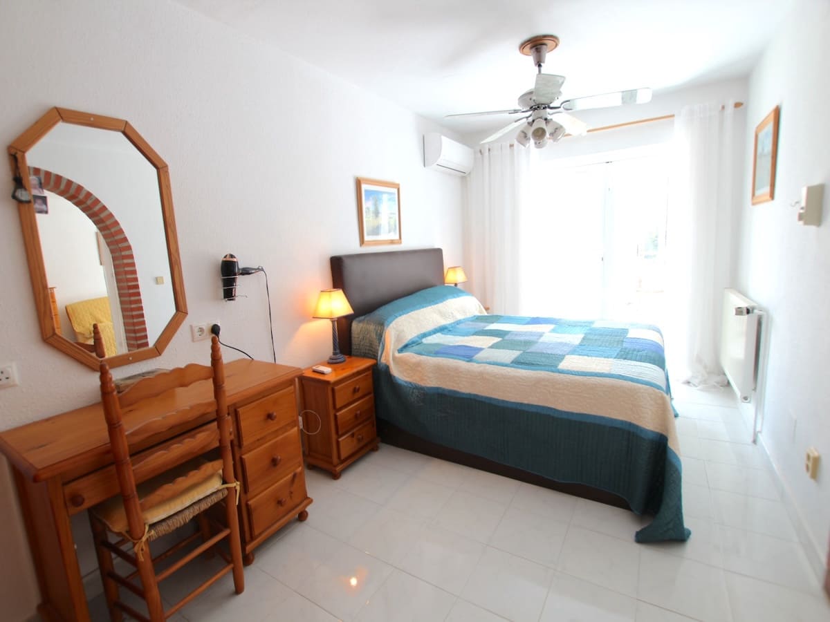 Chalet de 3 habitaciones en La Zenia en venta con piscina - 395.000 € (Ref: 9793498)