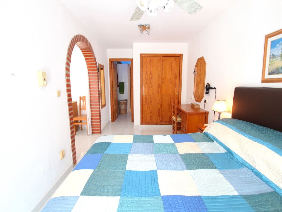 Chalet de 3 habitaciones en La Zenia en venta con piscina - 395.000 € (Ref: 9793498)