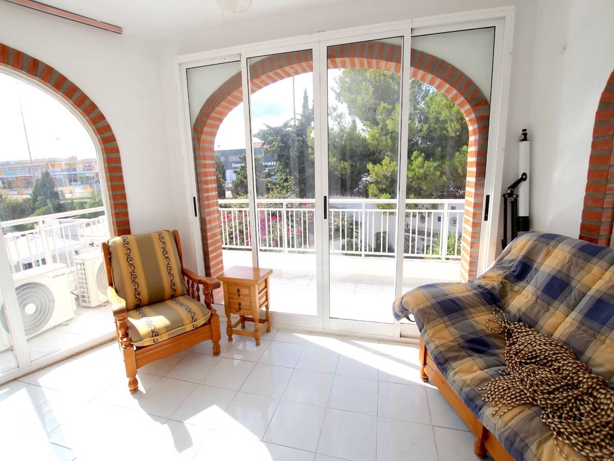Chalet de 3 habitaciones en La Zenia en venta con piscina - 395.000 € (Ref: 9793498)