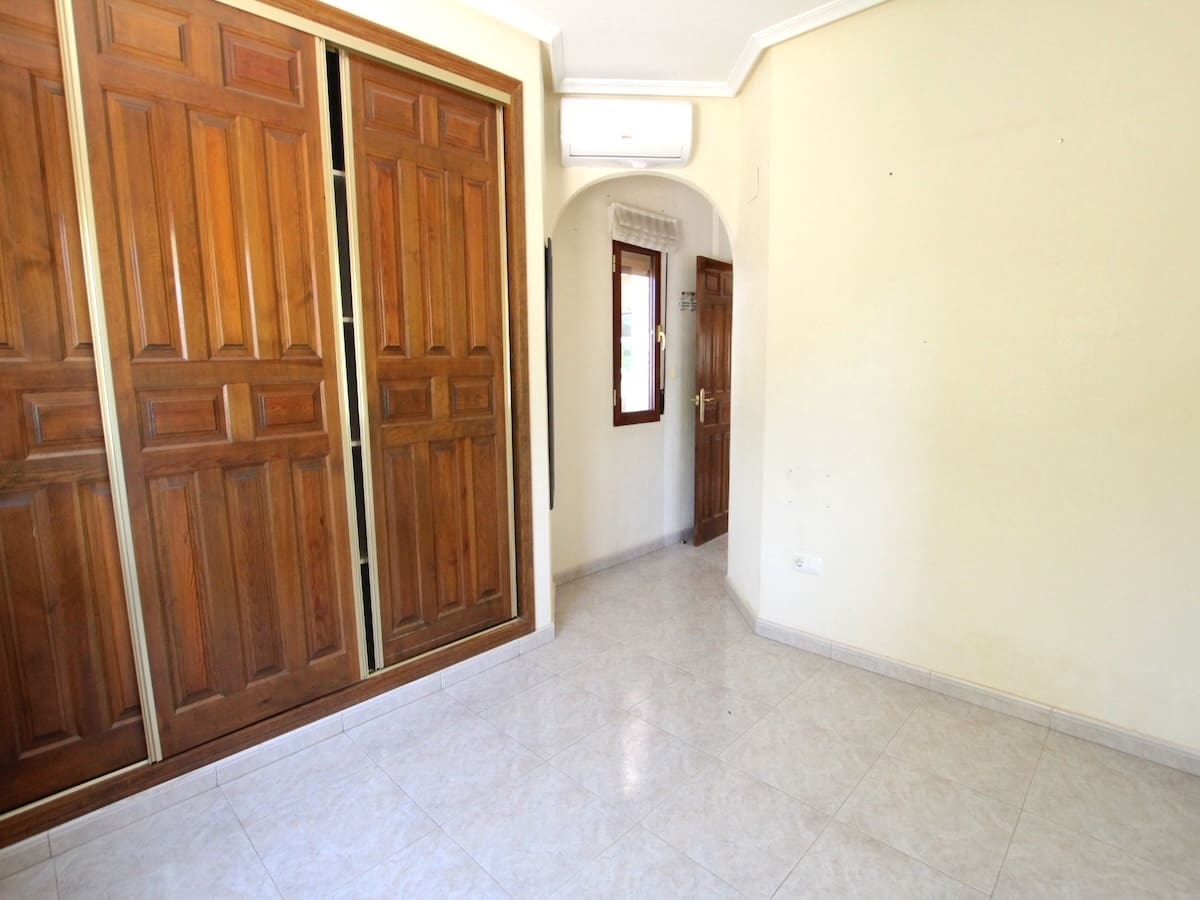 3 bedroom Villa for sale in Formentera del Segura with pool - € 315,000 (Ref: 9834575)