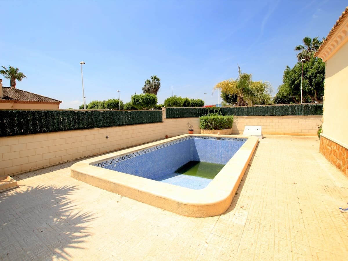 3 bedroom Villa for sale in Formentera del Segura with pool - € 315,000 (Ref: 9834575)