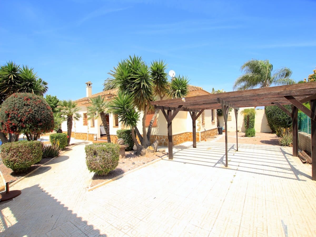 3 bedroom Villa for sale in Formentera del Segura with pool - € 315,000 (Ref: 9834575)