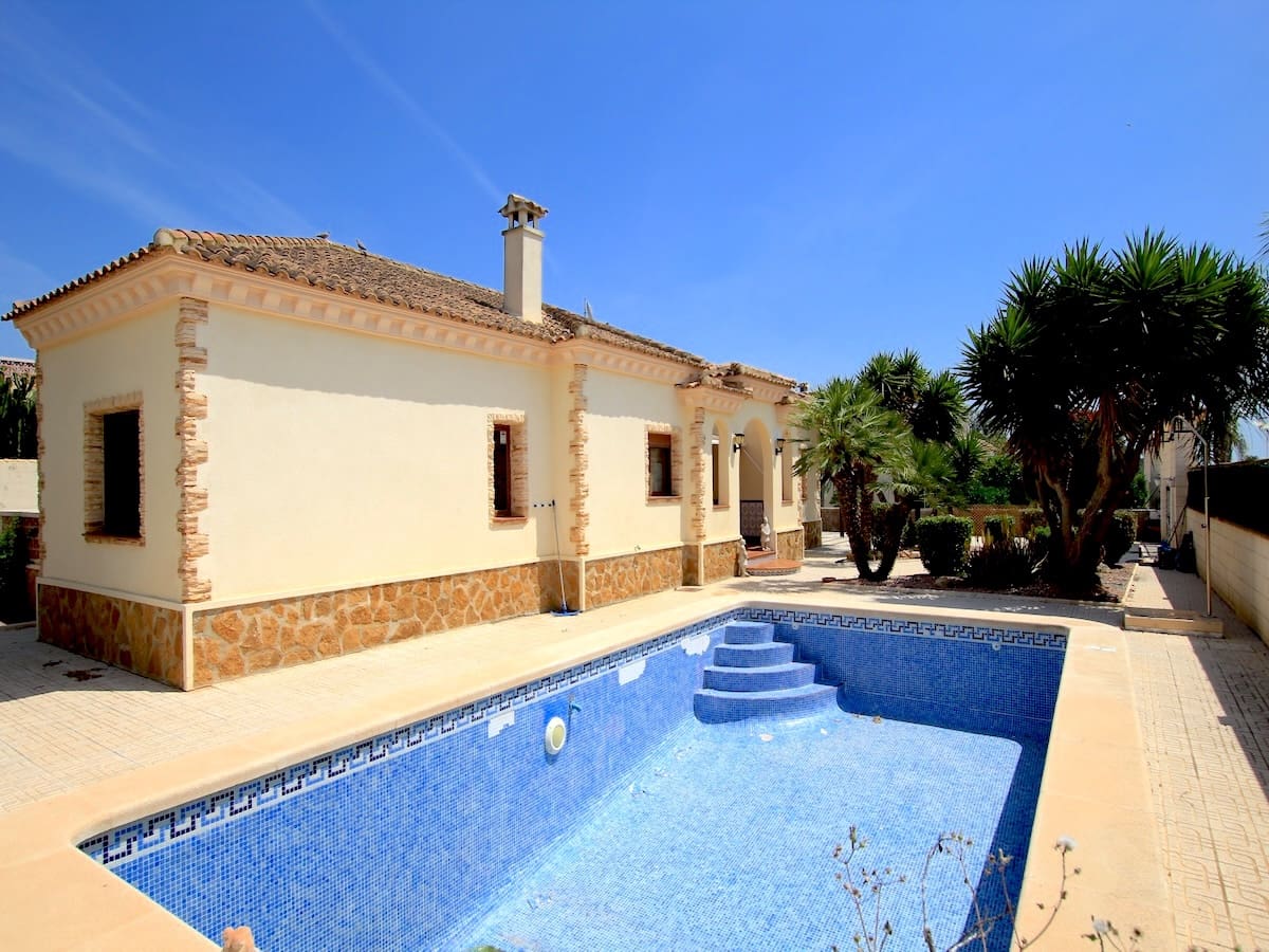 3 bedroom Villa for sale in Formentera del Segura with pool - € 315,000 (Ref: 9834575)