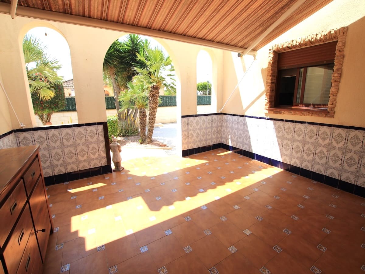 3 bedroom Villa for sale in Formentera del Segura with pool - € 315,000 (Ref: 9834575)