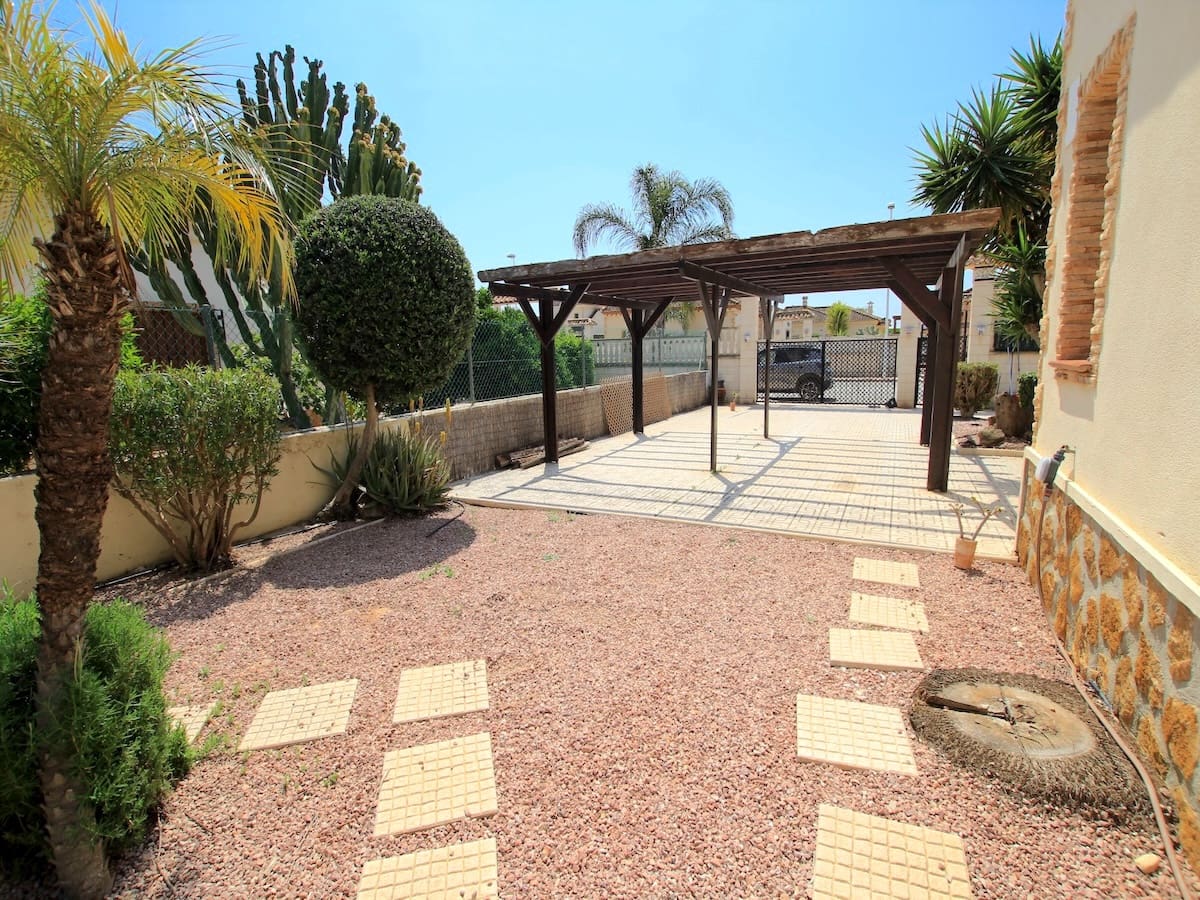 3 bedroom Villa for sale in Formentera del Segura with pool - € 315,000 (Ref: 9834575)