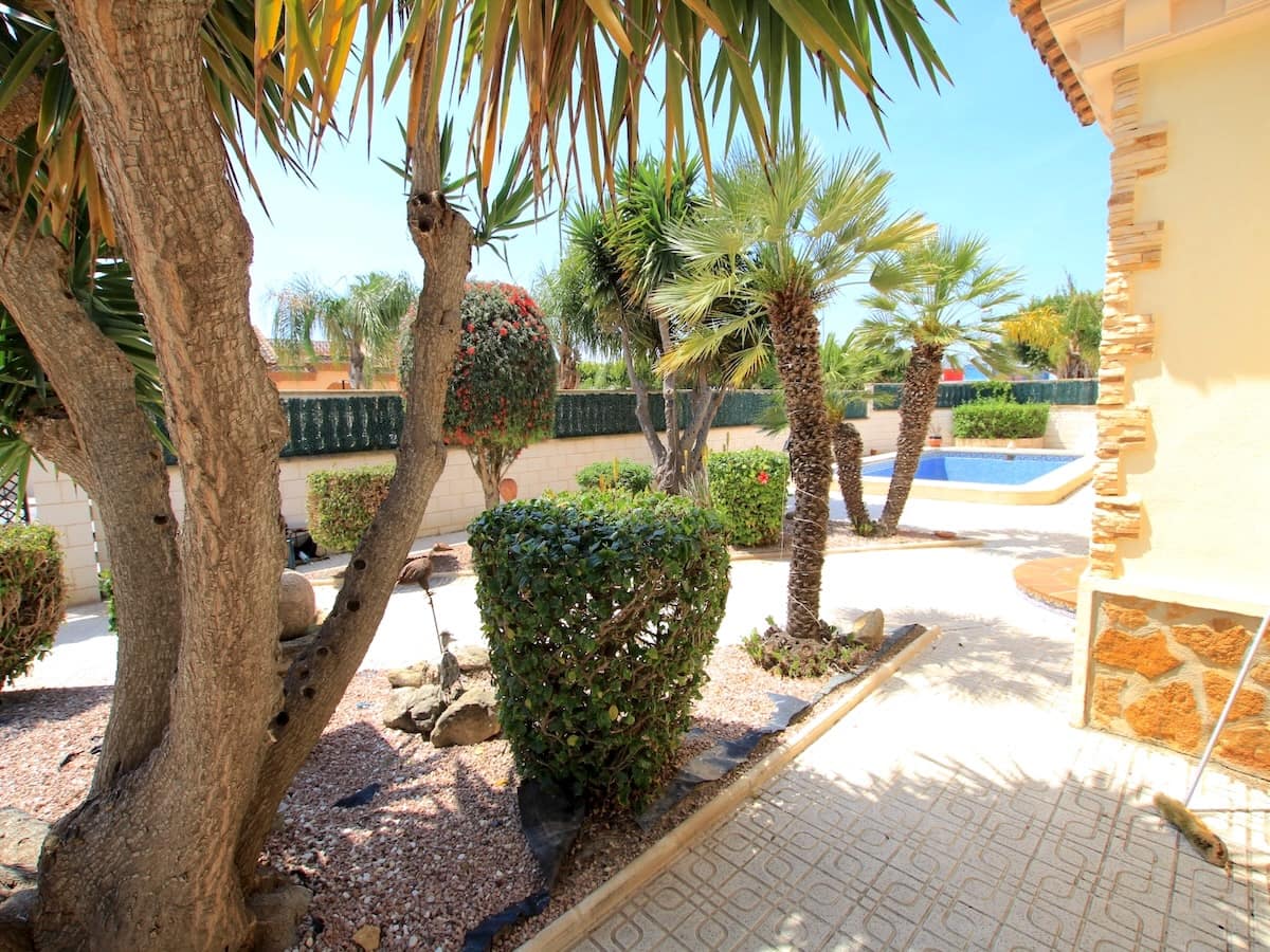 3 bedroom Villa for sale in Formentera del Segura with pool - € 315,000 (Ref: 9834575)