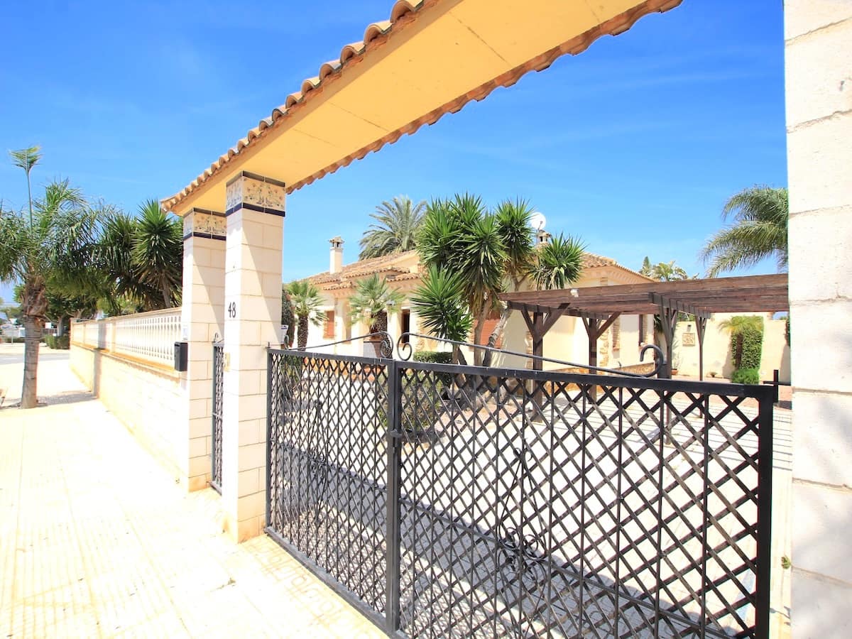 3 bedroom Villa for sale in Formentera del Segura with pool - € 315,000 (Ref: 9834575)