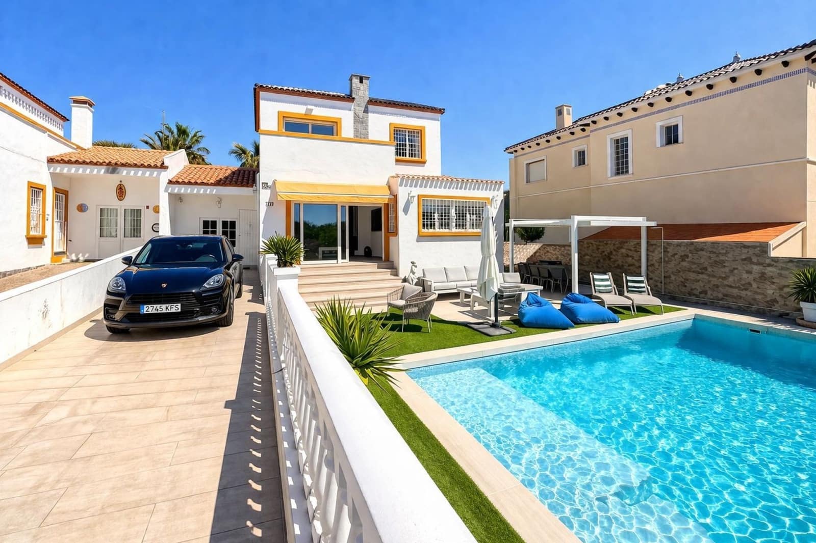 3 soverom Villa til salgs i Villamartin med svømmebasseng - € 549 995 (Ref: 9858699)