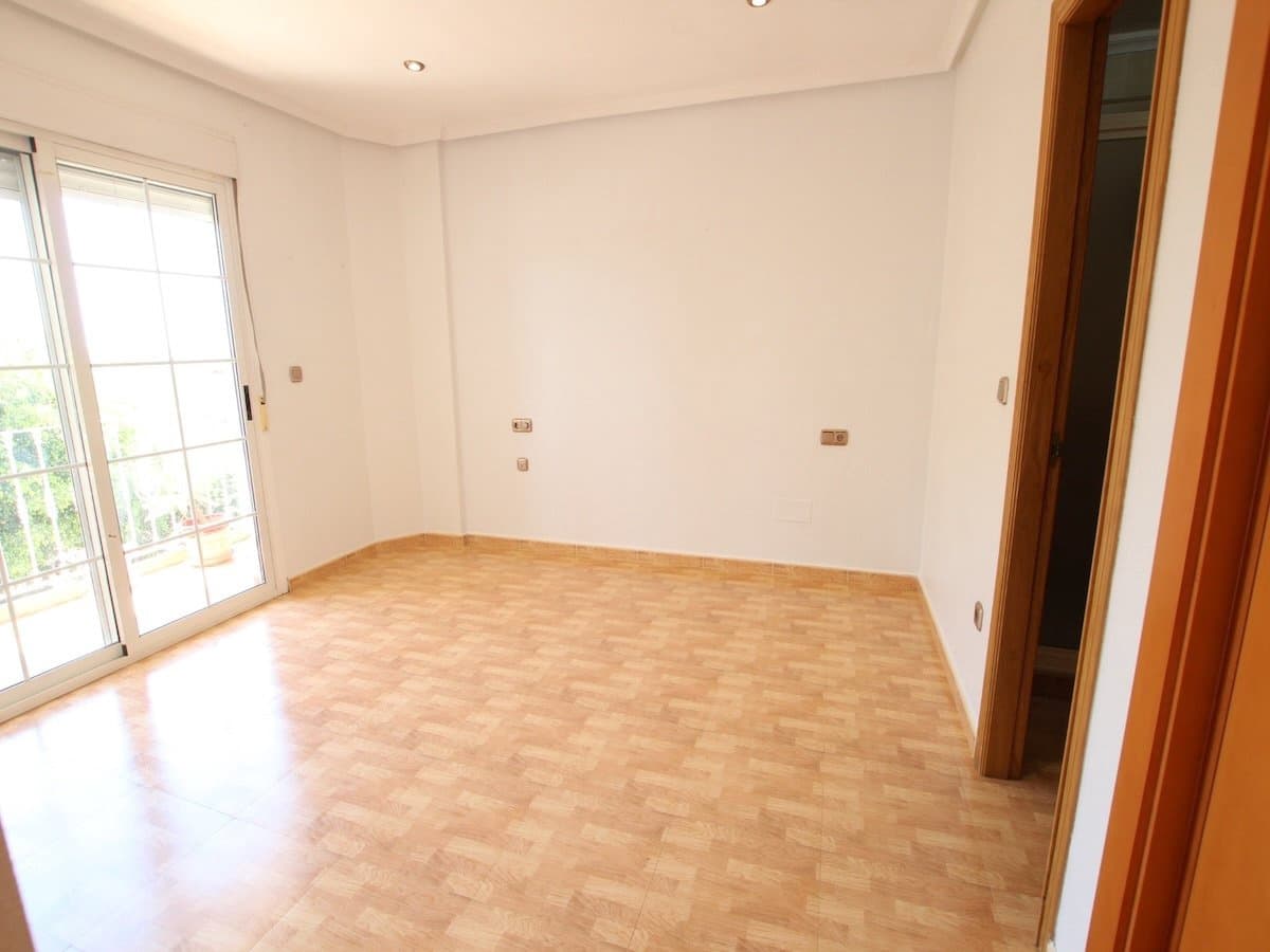 3 bedroom Townhouse for sale in Los Palacios - € 249,500 (Ref: 9872115)