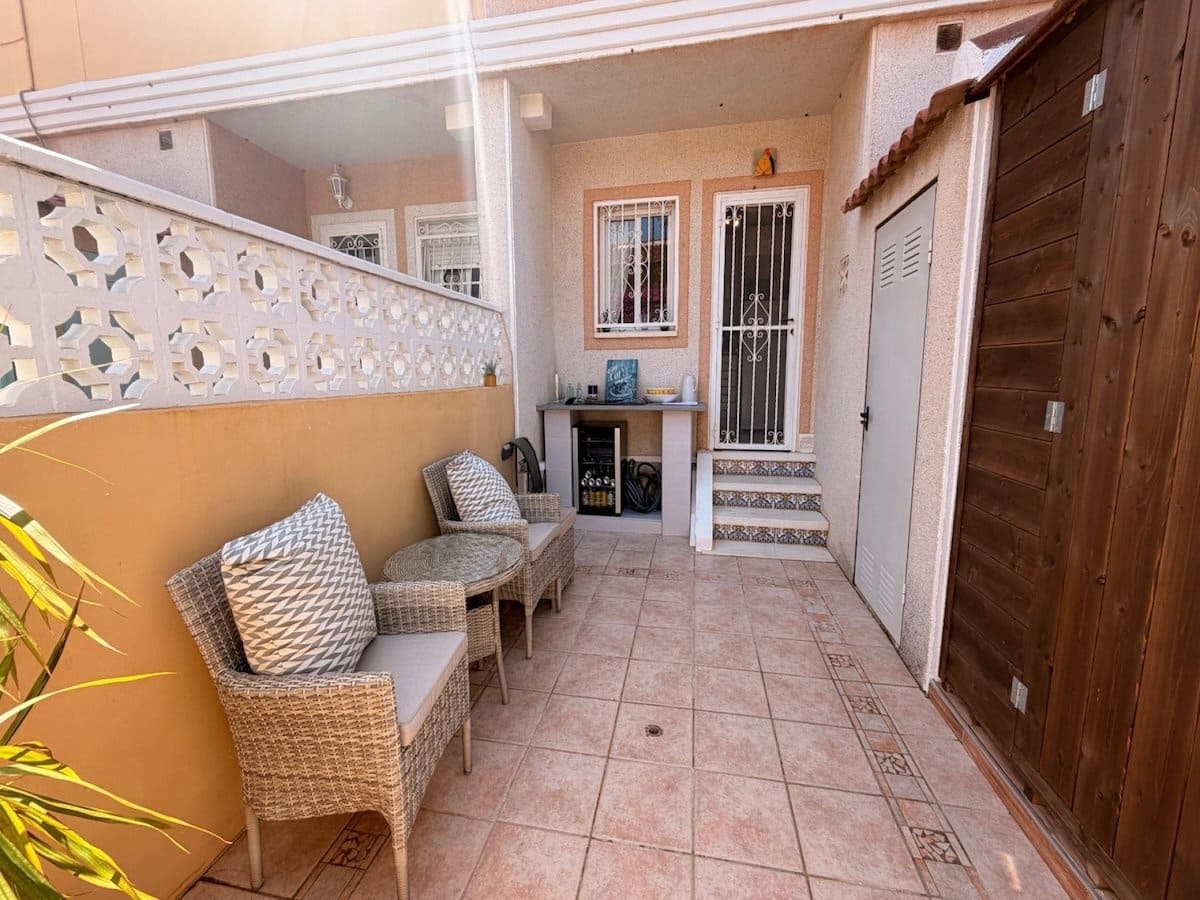 2 bedroom Townhouse for sale in Dona Pepa - € 180,000 (Ref: 9874233)