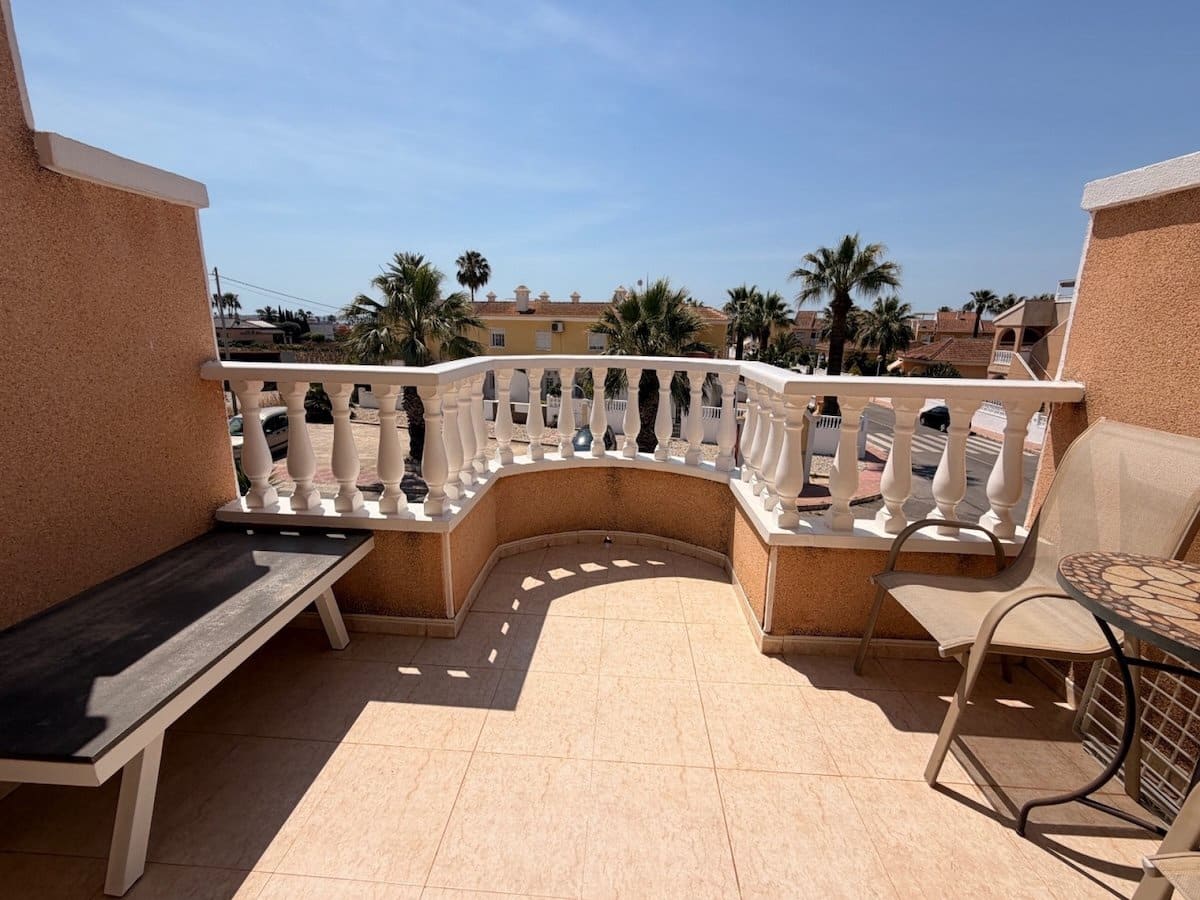 2 bedroom Townhouse for sale in Dona Pepa - € 180,000 (Ref: 9874233)