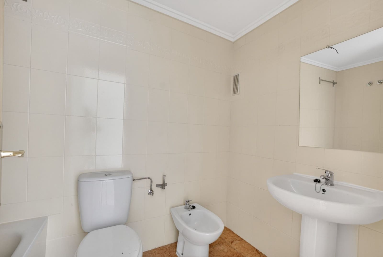 Apartamento de 2 habitaciones en Torrevieja en venta - 129.900 € (Ref: 9892981)