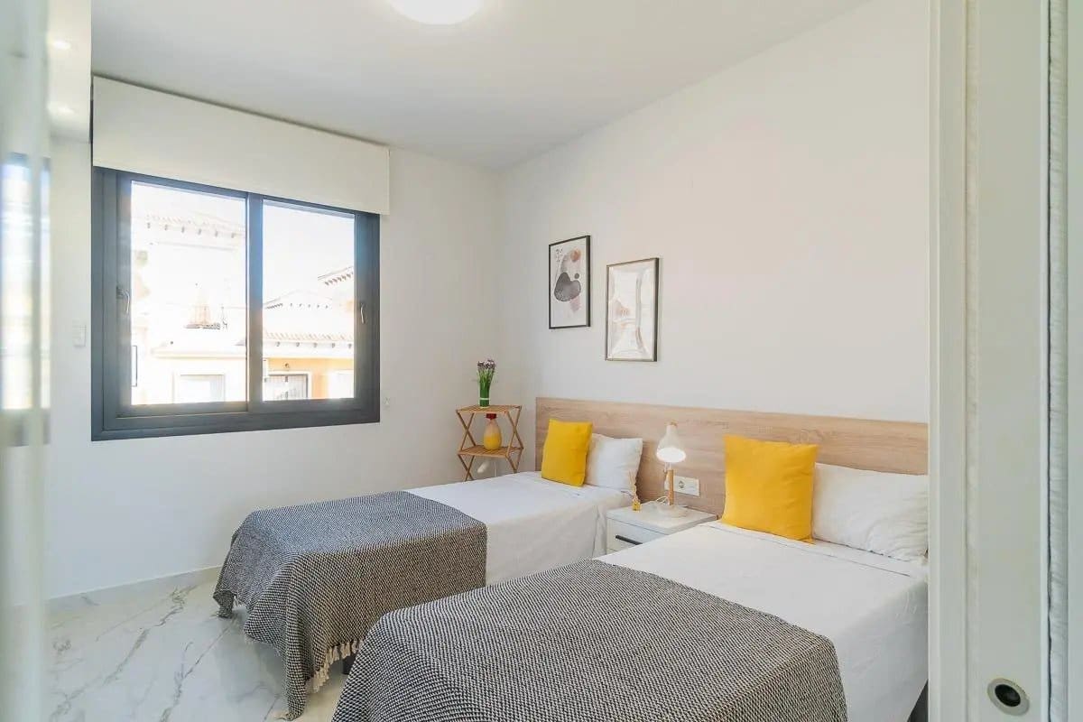 2 soveværelse Lejlighed til salg i Villamartin - € 255.000 (Ref: 9897423)