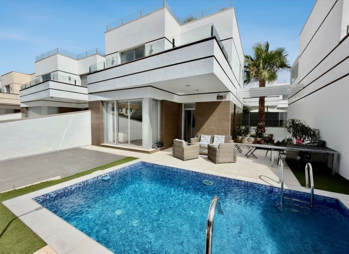 3 soveværelse Villa til salg i Ciudad Quesada med swimmingpool - € 399.000 (Ref: 9938464)